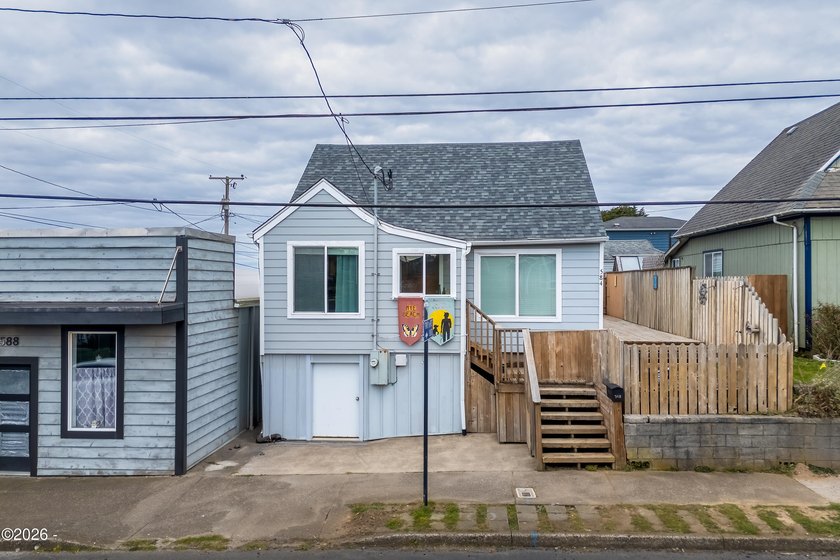 Cozy beach cottage nestled in the heart of walkable Nye Beach - Beach Home for sale in Newport, Oregon on Beachhouse.com