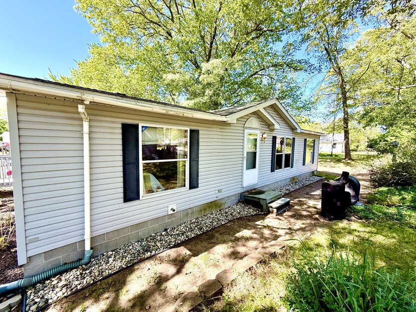 North Side Ludington Gem! Beautifully maintained and recently - Beach Home for sale in Ludington, Michigan on Beachhouse.com