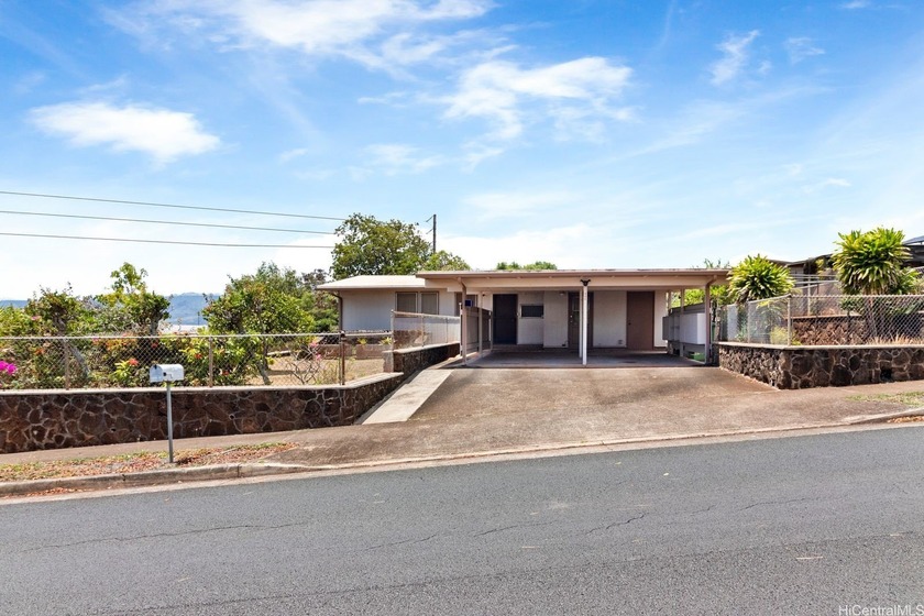 Here is a spacious, one-story home with large rooms for - Beach Home for sale in Pearl City, Hawaii on Beachhouse.com