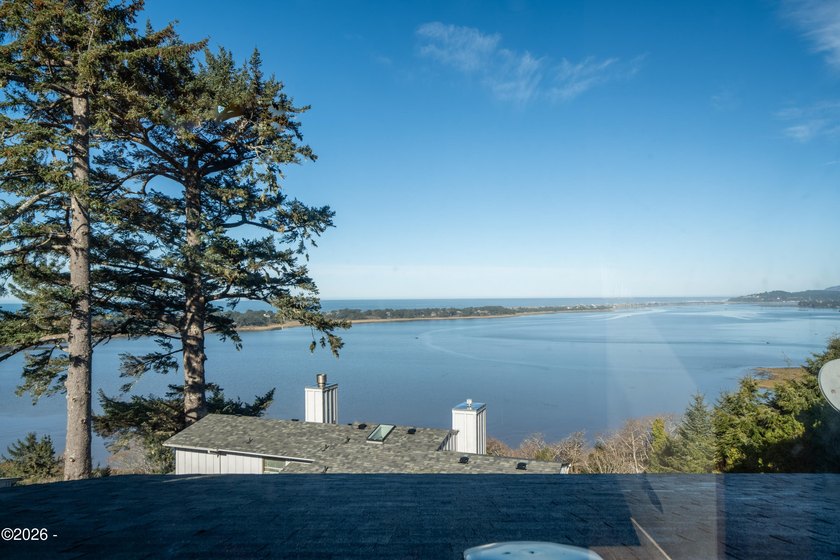 Wake up to a front-row seat to the Pacific. Perched high in the - Beach Condo for sale in Lincoln City, Oregon on Beachhouse.com