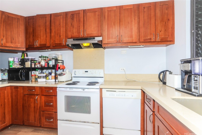 For those who don't like being on high floors, you will fall in - Beach Condo for sale in Honolulu, Hawaii on Beachhouse.com