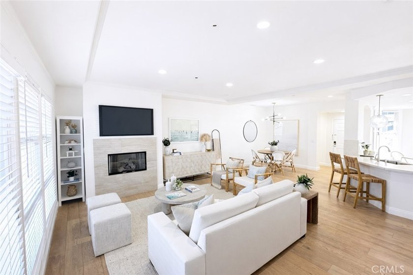 Perfectly situated within a community of neighbors, you'll be - Beach Townhome/Townhouse for sale in Manhattan Beach, California on Beachhouse.com