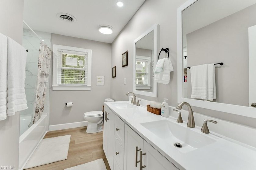 Spectacular fully furnished  listing. 5 Bedrooms, 3 full - Beach Home for sale in Portsmouth, Virginia on Beachhouse.com