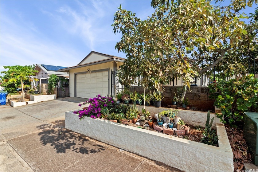 Now Available for Showings! This beautifully maintained property - Beach Home for sale in Waipahu, Hawaii on Beachhouse.com