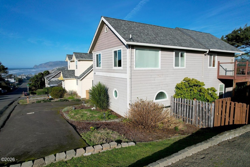 Grab your Beach Chair and stroll on down Ebb Avenue to Beach - Beach Home for sale in Lincoln City, Oregon on Beachhouse.com