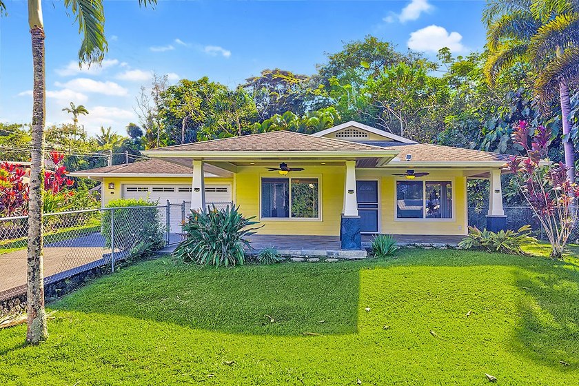 Beautifully updated and upgraded custom 1,363 sq ft home located - Beach Home for sale in Pahoa, Hawaii on Beachhouse.com