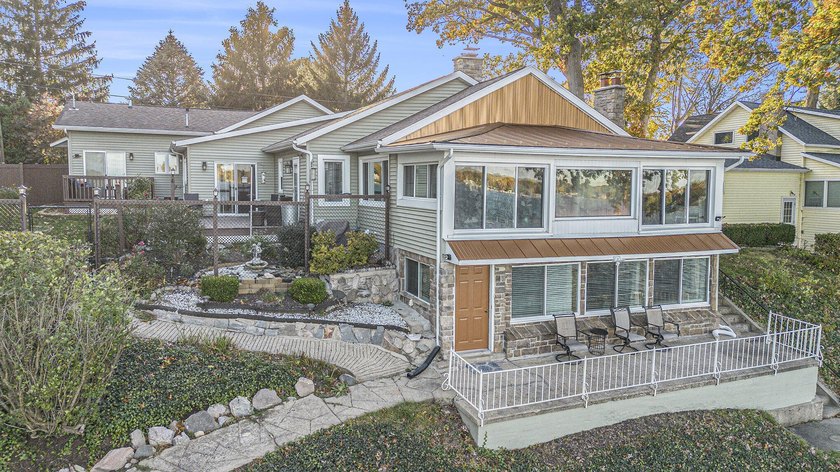 Very rare opportunity to live between lake and golf course - Beach Home for sale in Eau Claire, Michigan on Beachhouse.com