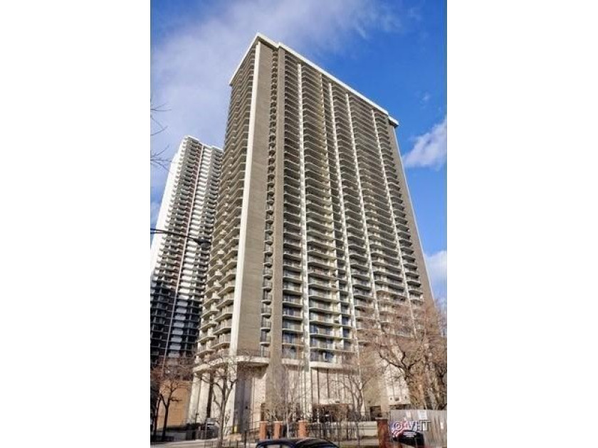 This spacious 1 bed condo, located in a highly sought-after - Beach Condo for sale in Chicago, Illinois on Beachhouse.com