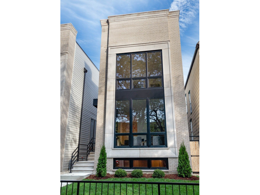 Sophisticated 5 bedroom, 4.2 bath new construction single-family - Beach Home for sale in Chicago, Illinois on Beachhouse.com