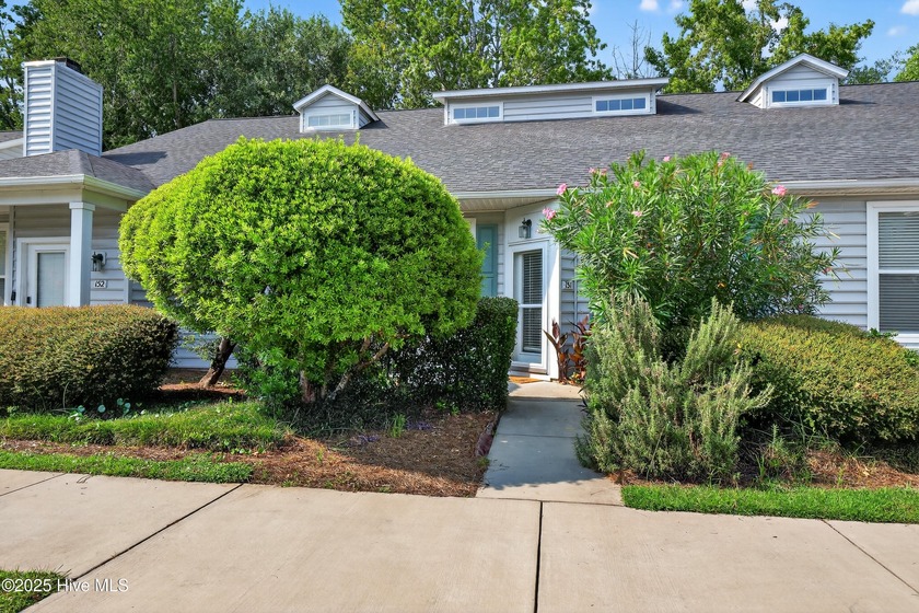 Welcome to Greenway Village! This 2-bedroom, 2.5-bath townhome - Beach Townhome/Townhouse for sale in Wilmington, North Carolina on Beachhouse.com