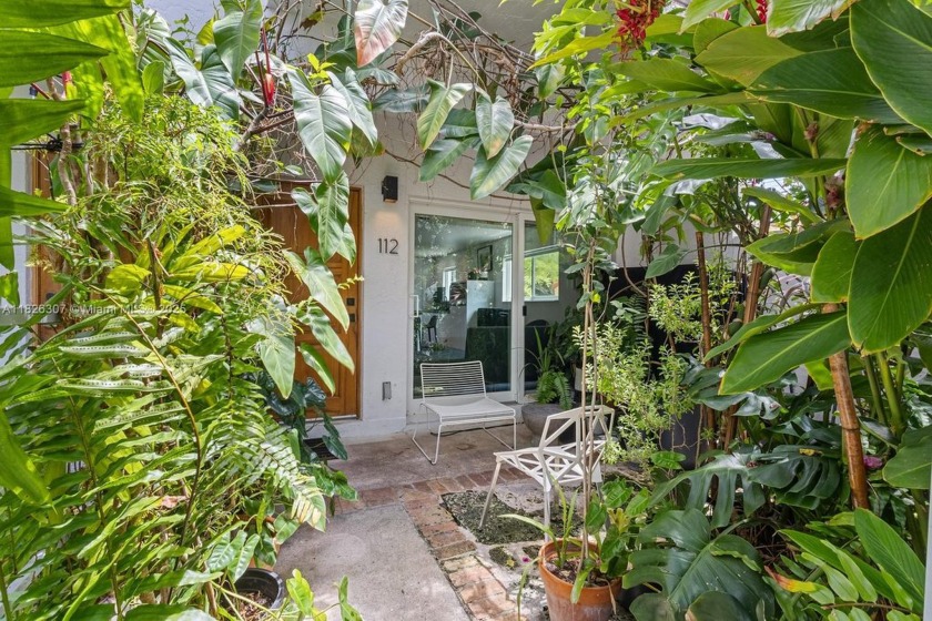 STUNNING CORNER TOWNHOUSE IN THE HEART OF SOUTH OF FIFTH! THIS - Beach Townhome/Townhouse for sale in Miami Beach, Florida on Beachhouse.com