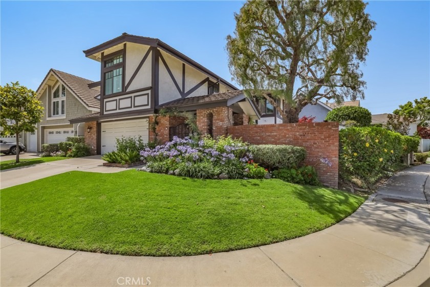 This Wonderful highly upgraded home is centrally located in a - Beach Home for sale in Costa Mesa, California on Beachhouse.com