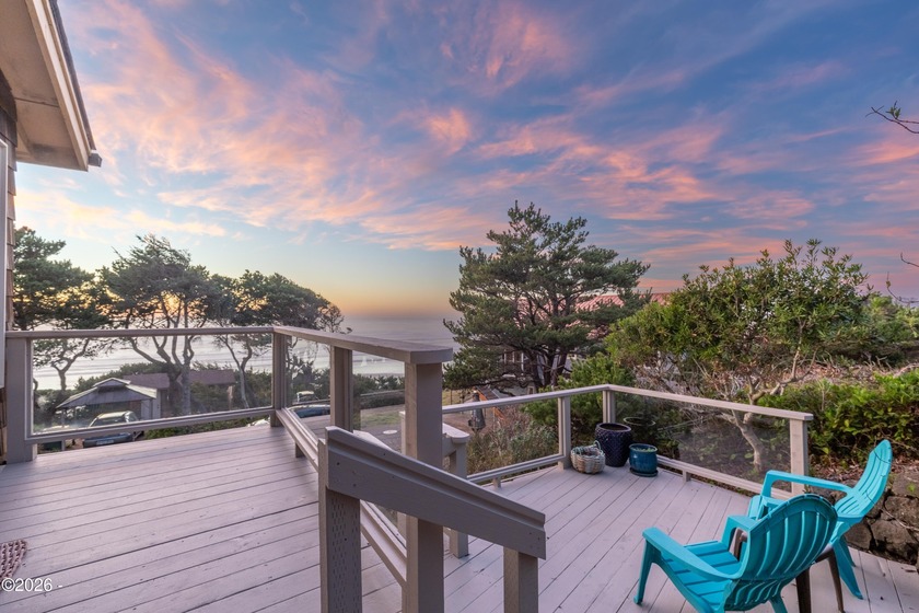 SWEEPING OCEAN VIEWS !! Experience breathtaking panoramic ocean - Beach Home for sale in Newport, Oregon on Beachhouse.com