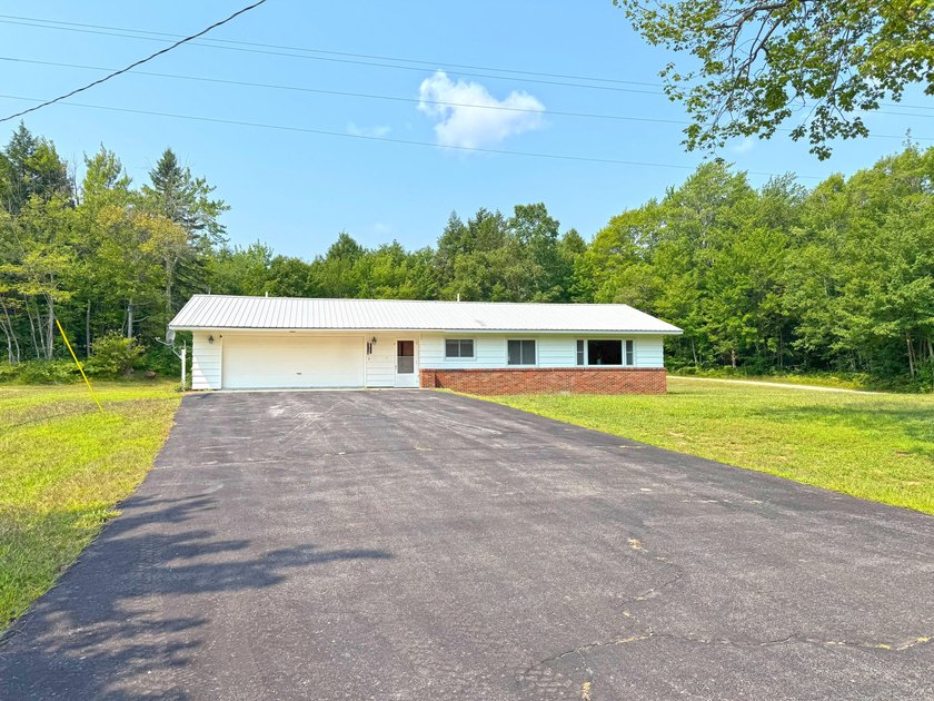 Feel at home in this well built, turnkey Paradise home - Beach Home for sale in Paradise, Michigan on Beachhouse.com