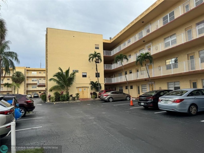 PRICED TO SELL It is the perfect property to make your own or - Beach Condo for sale in Lauderdale Lakes, Florida on Beachhouse.com