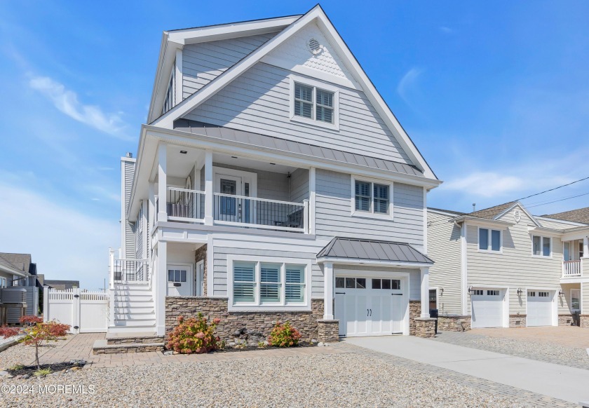 Luxury waterfront custom home in desirable Silverton. This - Beach Home for sale in Toms River, New Jersey on Beachhouse.com