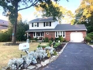 This beautiful colonial home in Lake Riviera boasts a wonderful - Beach Home for sale in Brick, New Jersey on Beachhouse.com