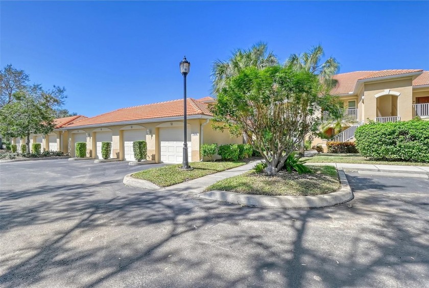 Welcome to this stunning 2-bedroom, 2-bathroom condo in the - Beach Condo for sale in Lakewood Ranch, Florida on Beachhouse.com