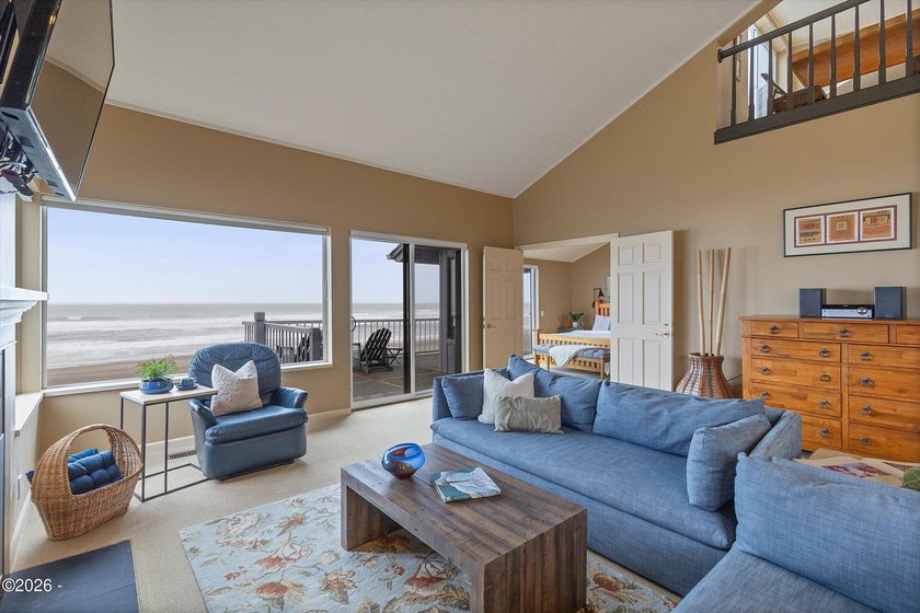 SIMPLY STUNNING and elegant, top floor, end unit condo in the - Beach Condo for sale in Depoe Bay, Oregon on Beachhouse.com