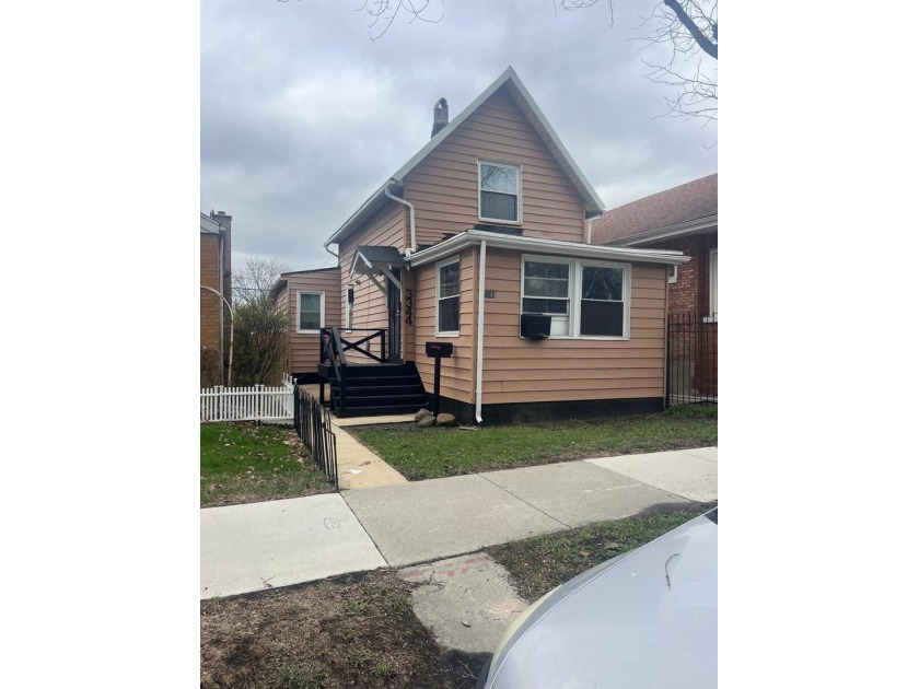 Great opportunity in the Chicago Lawn area! This Cape Cod-style - Beach Home for sale in Chicago, Illinois on Beachhouse.com