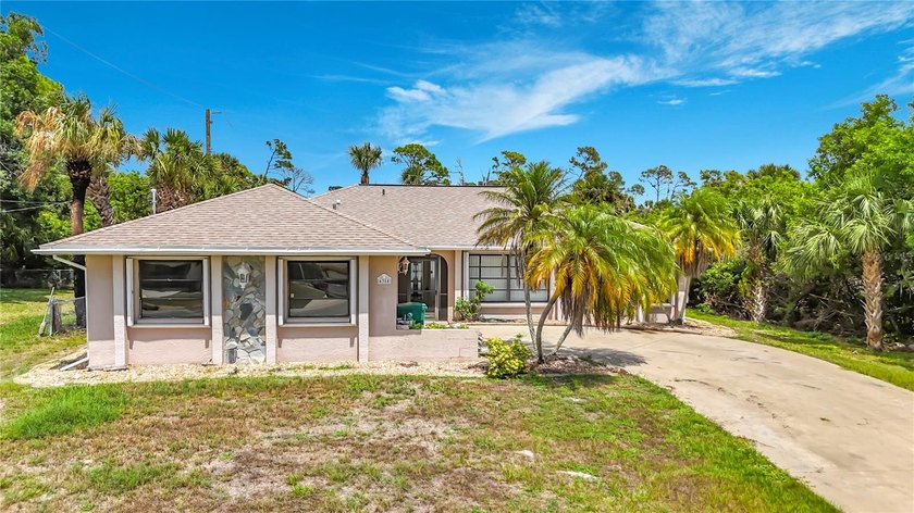 Spacious pool home in the heart of Port Charlotte with endless - Beach Home for sale in Port Charlotte, Florida on Beachhouse.com