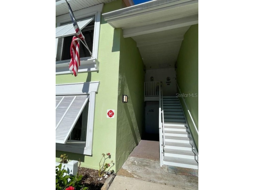 Private beach second floor unit this 2 bed 2 bath 1050 sq ft - Beach Condo for sale in St. Petersburg, Florida on Beachhouse.com