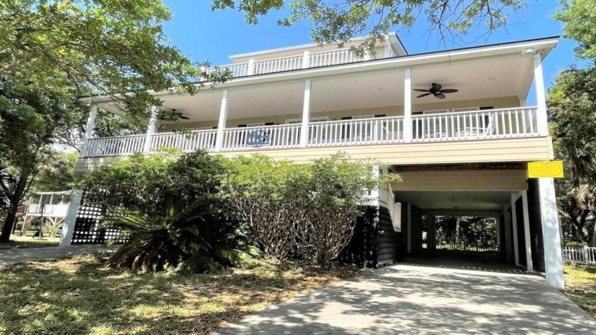 Custom 6 Bedrooms, 6 Bath home tucked away on quiet side street - Beach Home for sale in Edisto Island, South Carolina on Beachhouse.com