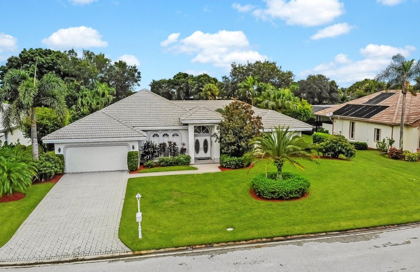 Welcome to this stunning 3-bedroom, 2-bathroom, 2-car garage - Beach Home for sale in Port Saint Lucie, Florida on Beachhouse.com