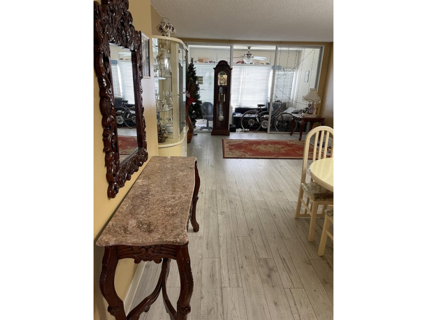 Beautiful 2 beds/2baths condo in desired 55+ complex. Take - Beach Condo for sale in Tamarac, Florida on Beachhouse.com