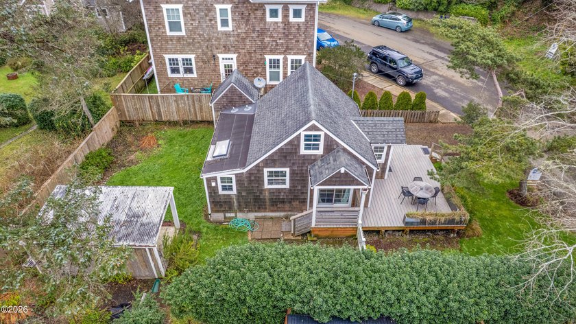 Enjoy this charming, lovingly-maintained beach bungalow - Beach Home for sale in Lincoln City, Oregon on Beachhouse.com