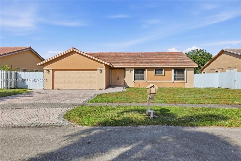 Welcome Home! A Stunning and beautifully upgraded 3-bedroom - Beach Home for sale in Miramar, Florida on Beachhouse.com