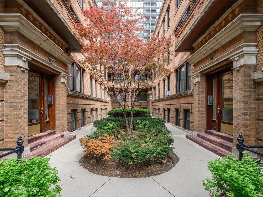 This beautifully updated east Lincoln Park 2 bedroom + den (or - Beach Condo for sale in Chicago, Illinois on Beachhouse.com