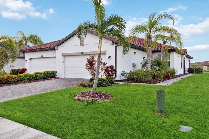 Welcome to 11722 Bluebird Place, a beautiful 3-bedroom - Beach Townhome/Townhouse for sale in Bradenton, Florida on Beachhouse.com