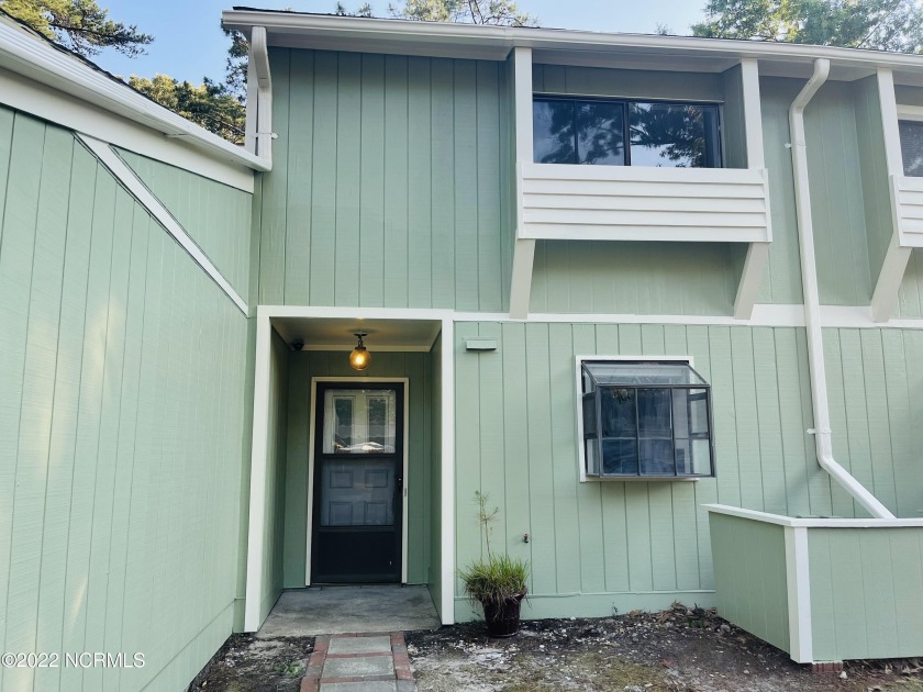 This townhouse won't last long and move in ready!Located in the - Beach Townhome/Townhouse for sale in New Bern, North Carolina on Beachhouse.com