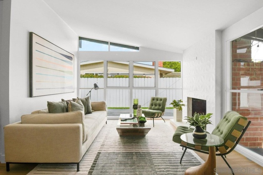 Mid-Century Modern in San Carlos! Welcome home to this stylishly - Beach Home for sale in San Diego, California on Beachhouse.com