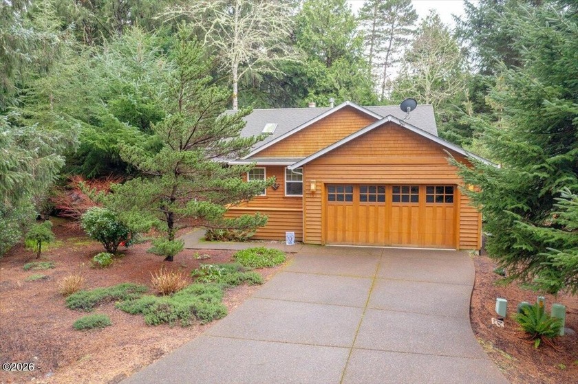 Single level home w/abundance of upgrades including cherry - Beach Condo for sale in Depoe Bay, Oregon on Beachhouse.com