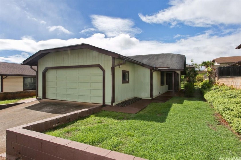 Come home to peaceful, quiet comfort in this single level - Beach Home for sale in Mililani, Hawaii on Beachhouse.com