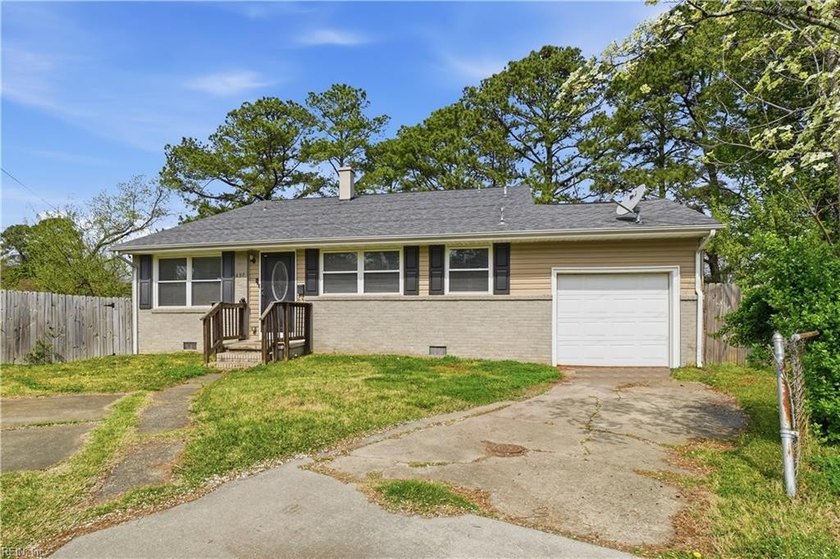 WELCOME TO 837 PINE HARBOR DRIVE! THIS WELL MAINTAINED 4 BEDROOM - Beach Home for sale in Norfolk, Virginia on Beachhouse.com