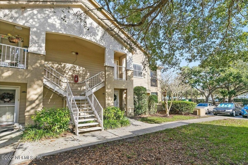 Outstanding end unit is owner occupied and has been meticulously - Beach Condo for sale in Ponte Vedra Beach, Florida on Beachhouse.com