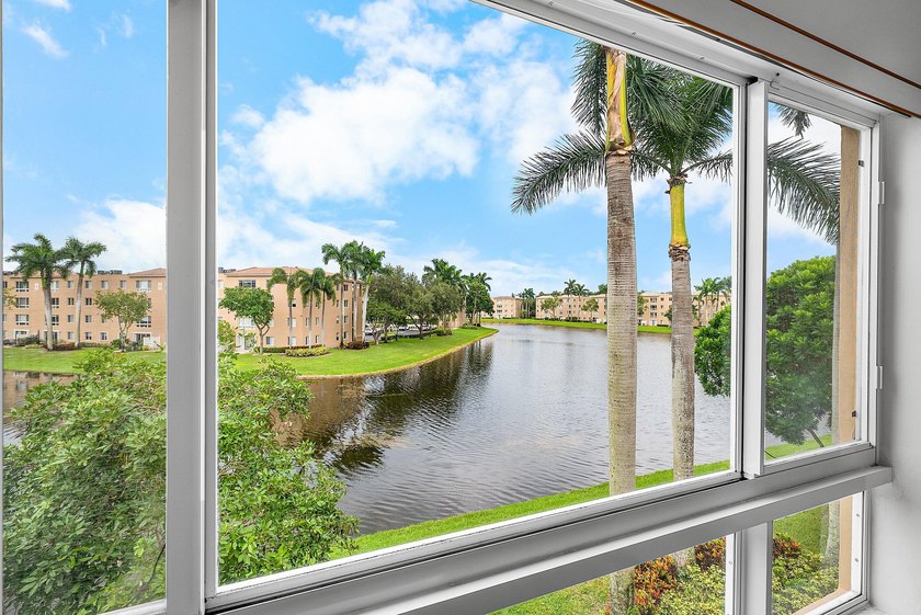 Impeccably maintained 3 bedroom, 2 bath condo in the Coral Cove - Beach Condo for sale in Boynton Beach, Florida on Beachhouse.com