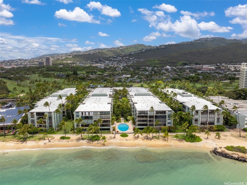 Live a resort lifestyle in Kahala's Only Beachfront Condominium! - Beach Condo for sale in Honolulu, Hawaii on Beachhouse.com