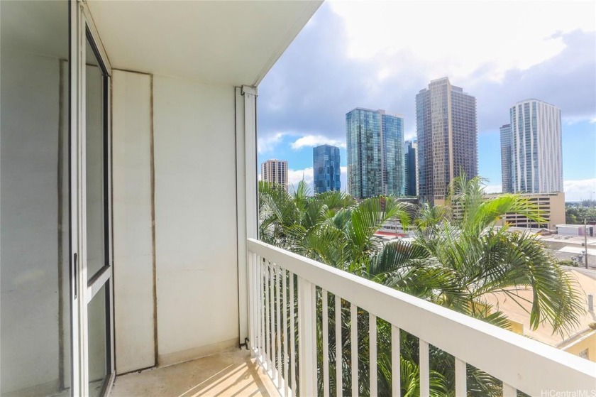 Exceptional value in this recently updated 2-bedroom, 2-bathroom - Beach Condo for sale in Honolulu, Hawaii on Beachhouse.com