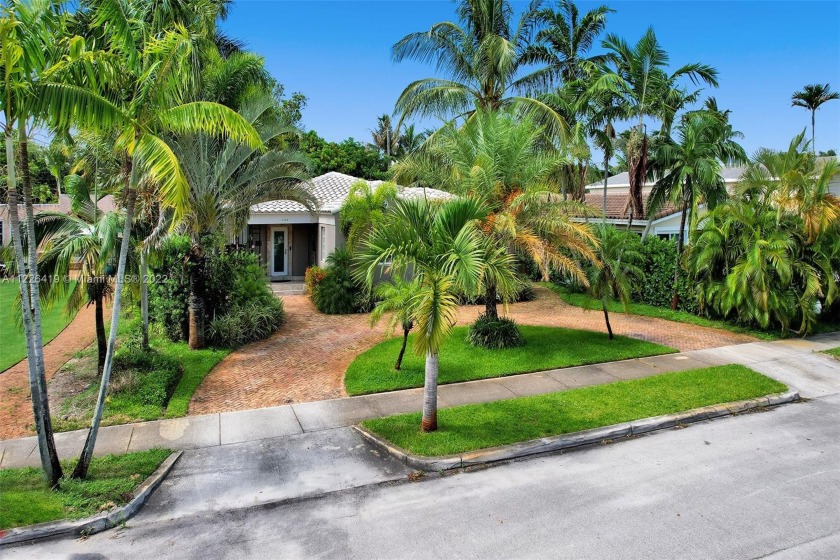 Check out this lovely, well kept historic home in the heart of - Beach Home for sale in Hollywood, Florida on Beachhouse.com