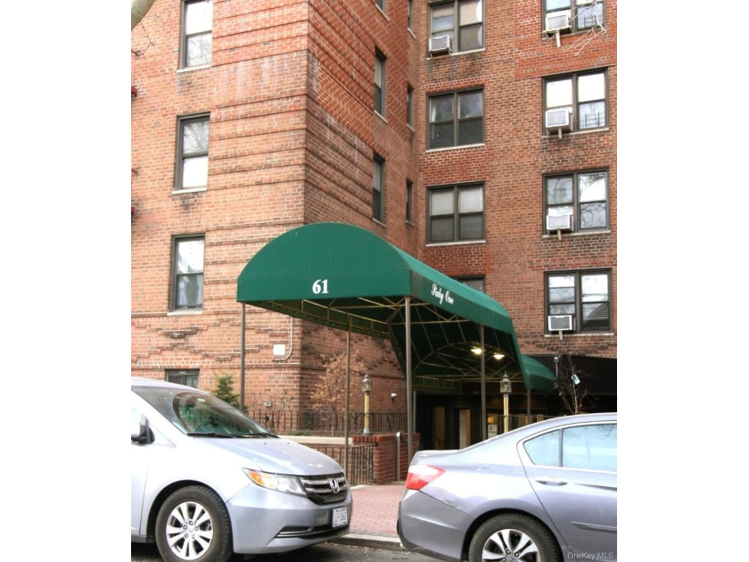 WELCOME to this meticulously cared for one bedroom co-op - Beach Home for sale in Brooklyn, New York on Beachhouse.com