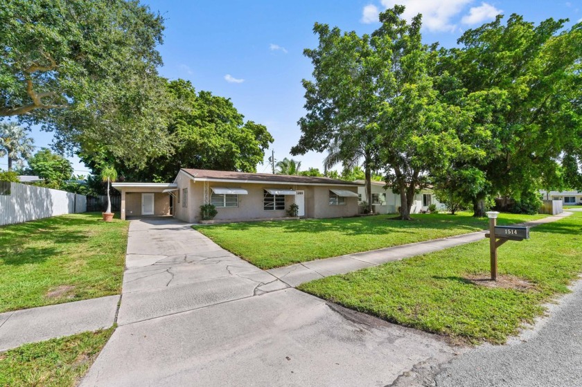 Nestled in the desirable non-HOA community of Lake Osborne - Beach Home for sale in Lake Worth, Florida on Beachhouse.com