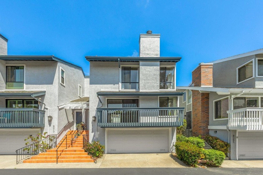Bright  Spacious Southpointe Townhome in La Jolla!  This - Beach Home for sale in La Jolla, California on Beachhouse.com