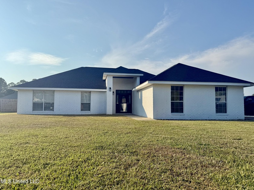 Find your place in the Woodlands subdivision. Welcome to this - Beach Home for sale in Ocean Springs, Mississippi on Beachhouse.com