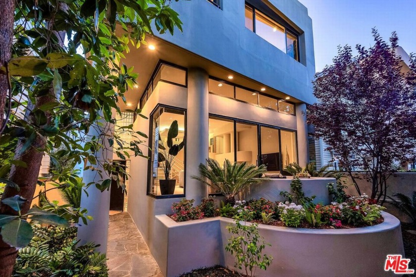 One of a kind, contemporary architectural home with 4-story - Beach Home for sale in Marina Del Rey, California on Beachhouse.com