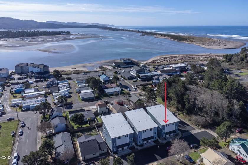 Experience the lifestyle of this trendy, vibrant beach community - Beach Condo for sale in Lincoln City, Oregon on Beachhouse.com