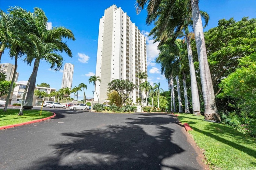 Welcome to Pearl Ridge Garden  Tower Unit 7-1102. This charming - Beach Condo for sale in Aiea, Hawaii on Beachhouse.com